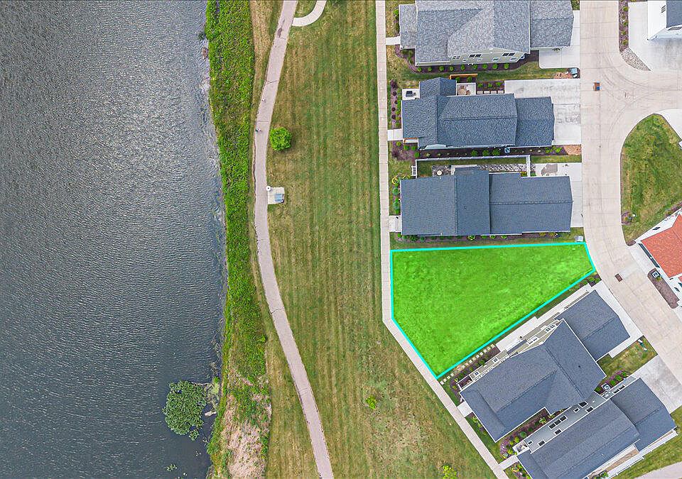 1st image of 279 Waters Edge Dr