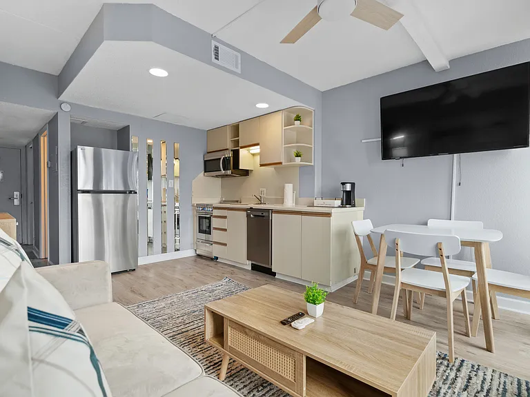 1304 N Ocean Blvd — Photo 33