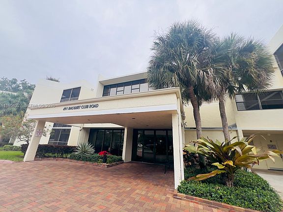 3rd image of 491 Racquet Club Rd APT 211