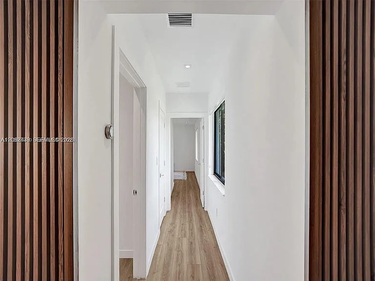 5705 SW 60th Ave — Photo 24
