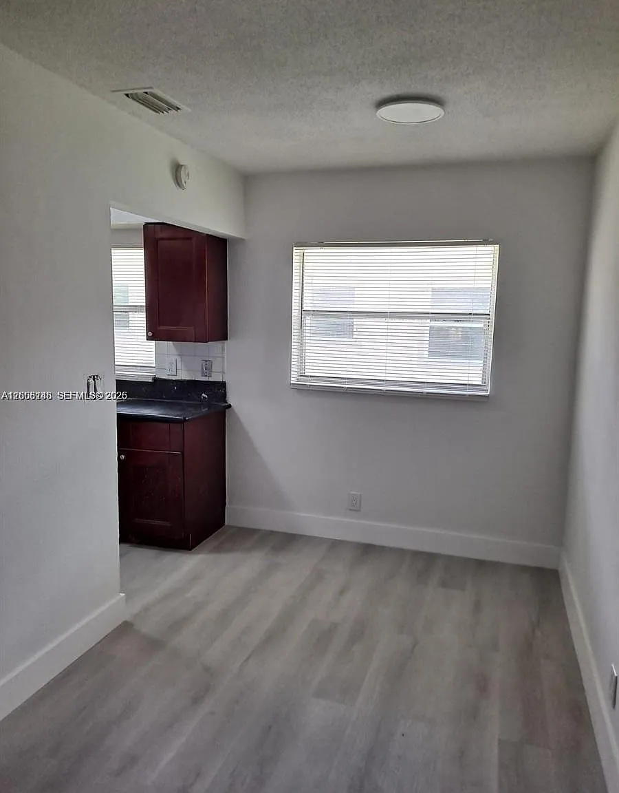 Oriole Estates Sec 8 — Photo 4