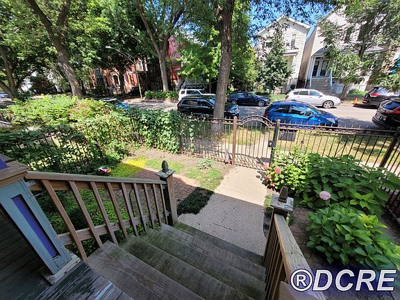 3rd image of 1841 W Wellington Ave