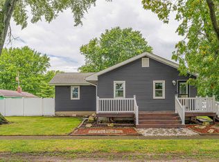 401 S Gillett St, Elkhart, IL 62634