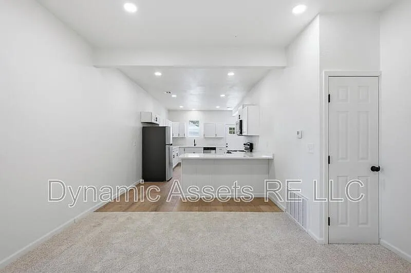 3 bed, 2.0 bath, 1234 sqft, $1,650 — Photo 2
