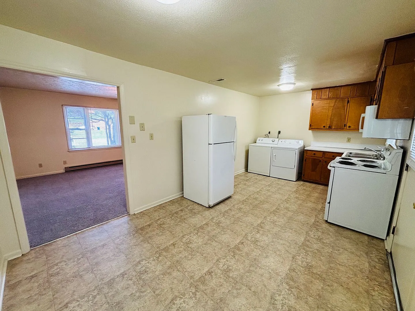 2 Bedroom, 1 Bath Townhouse — Photo 4