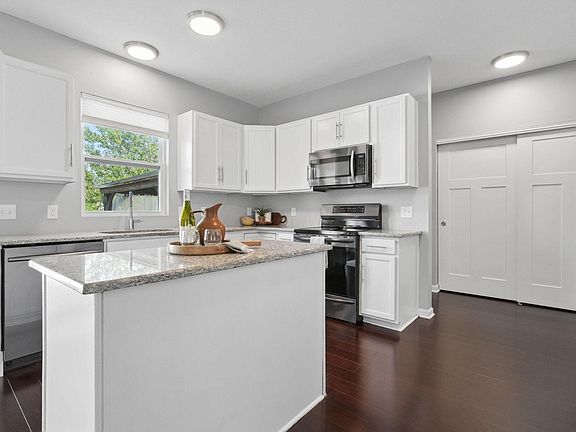 5th image of 4945 Farview Rd