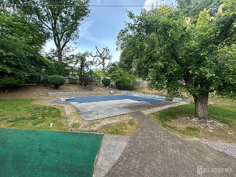 8 Julie Dr — Photo 26