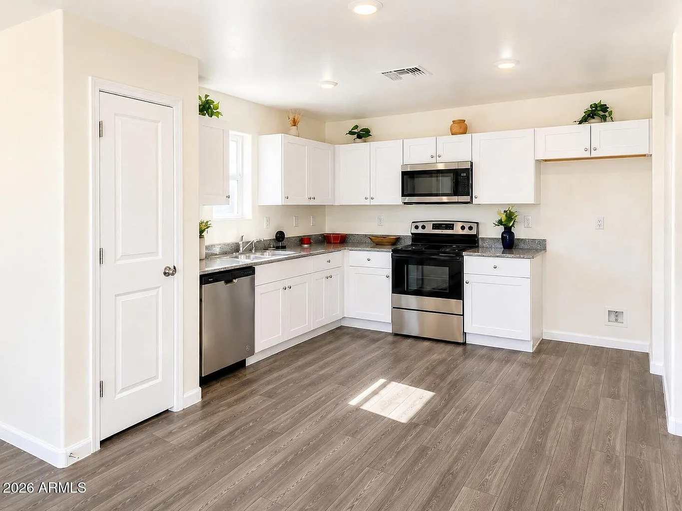 3 bed, 1293 sqft, $1,595 — Photo 4