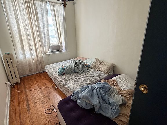 2nd image of 2432 27th St APT 3A