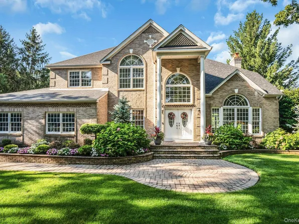 1 Weeping Cherry Lane, Commack, NY 11725
