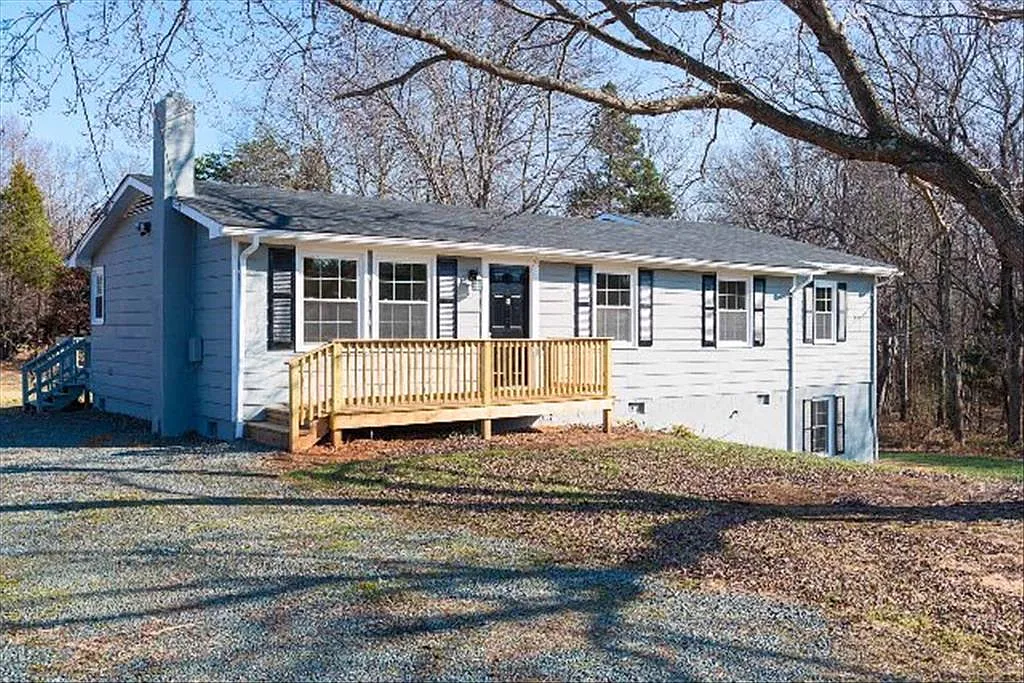 4578 Rolling Rd S photo 1