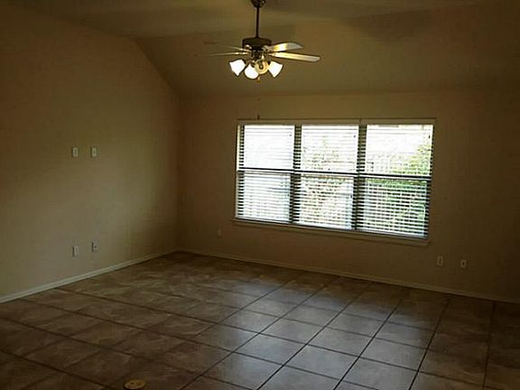 3rd image of 3019 Greenway Dr
