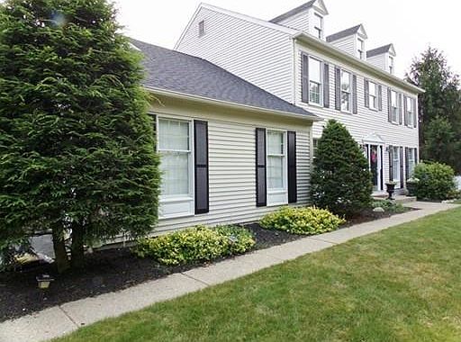 2nd image of 5 Noanet Brook Ln