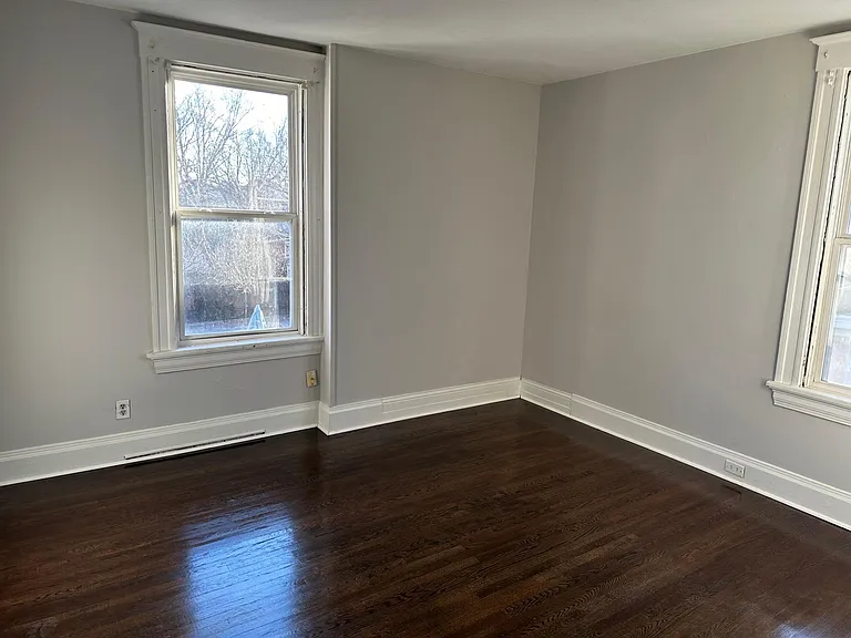 2119 Hudson Ave — Photo 16
