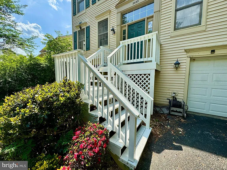 2455 Harpoon Dr — Photo 3