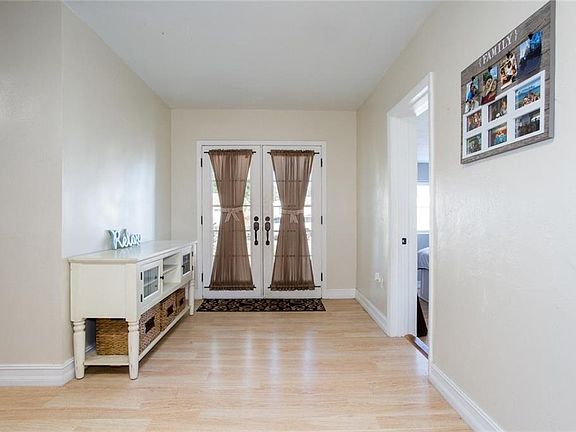 3rd image of 5866 45th Ave N