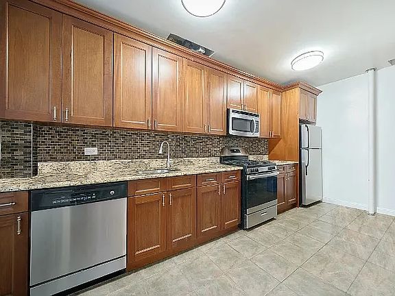 3rd image of 136 Hicks St APT 1H