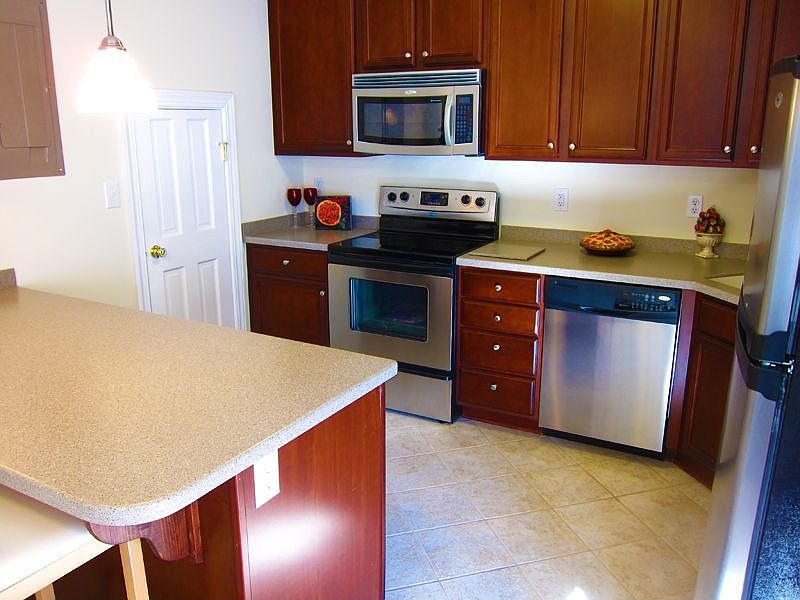 2nd image of 372 Hanover Arms Ct