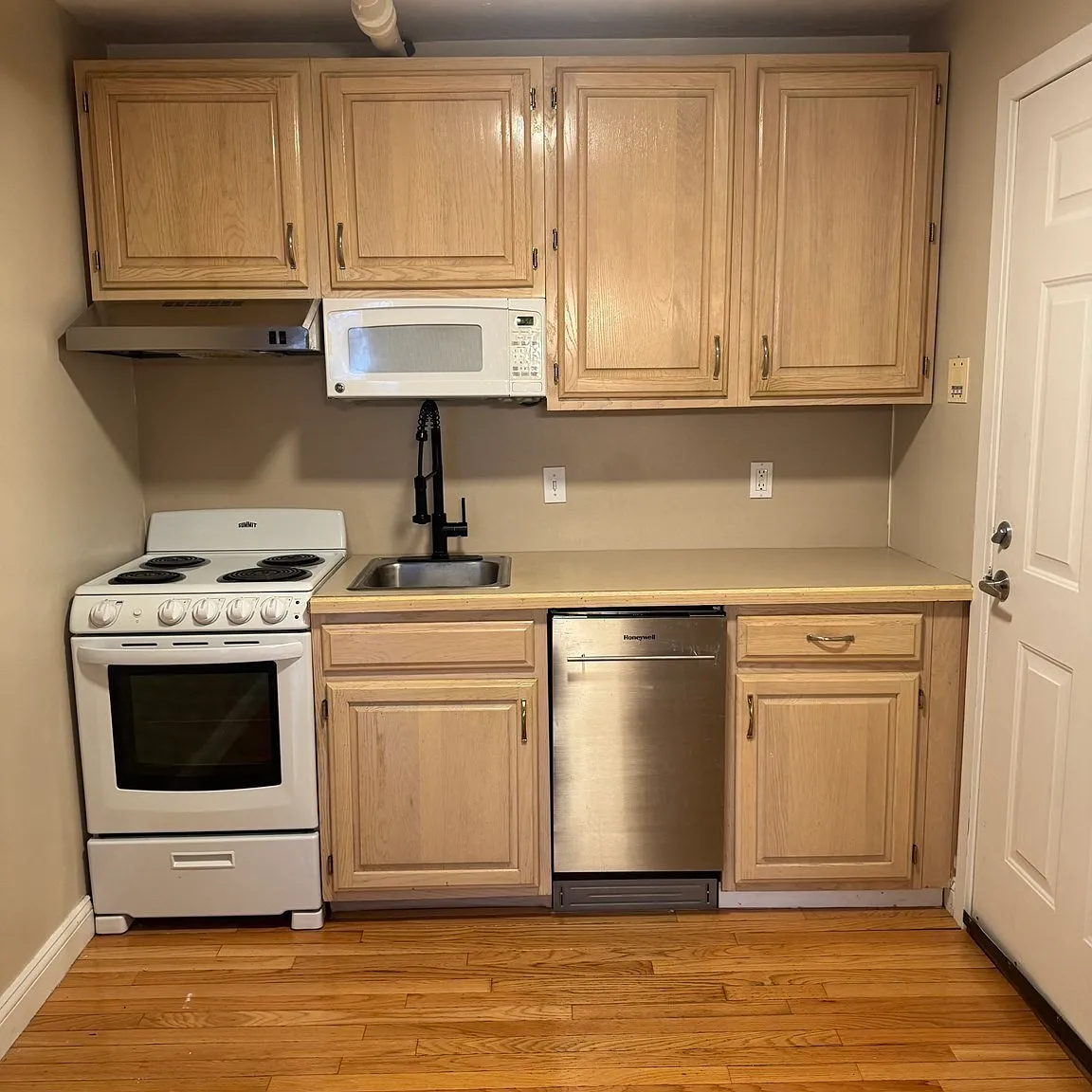 1 bed, 1.0 bath, 600 sqft, $1,895 — Photo 3