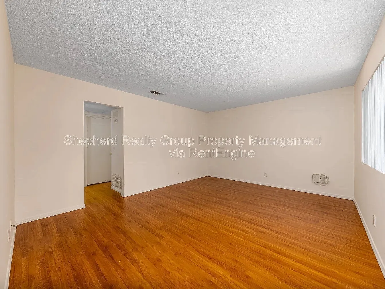 2 bed, 827 sqft, $1,600 — Photo 2