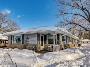 1113 Sunset Ct, Grafton, WI 53024