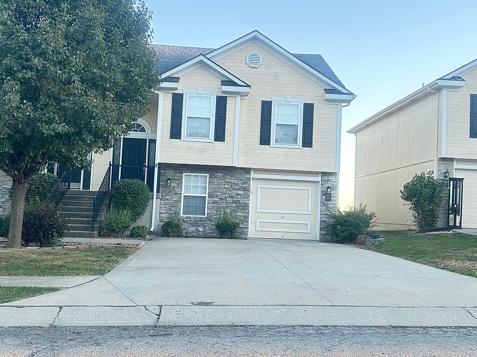 1st image of 1227 NW Ashley Ln #1227