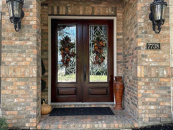 3rd image of 7738 Bayou Green Ln