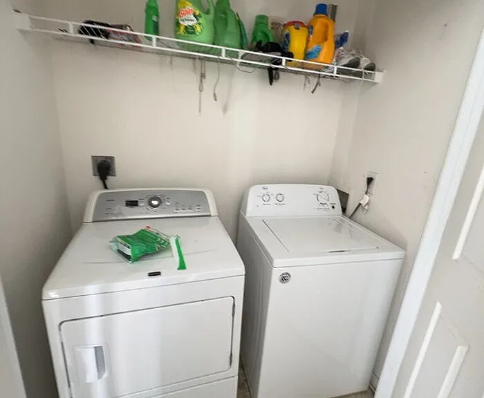 221 Campus Dr #4 — Photo 5