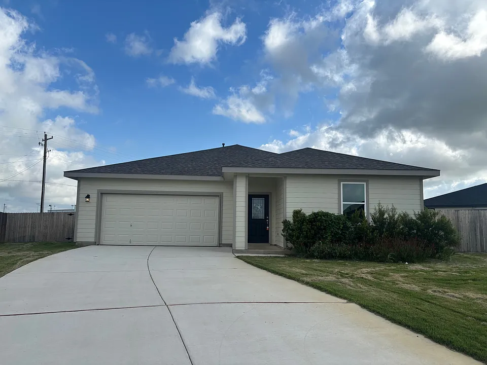 105 Troubadour Ln