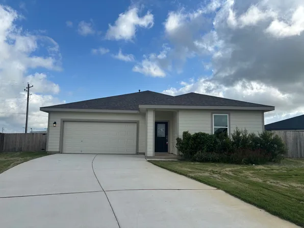 105 Troubadour Ln, Poteet, TX