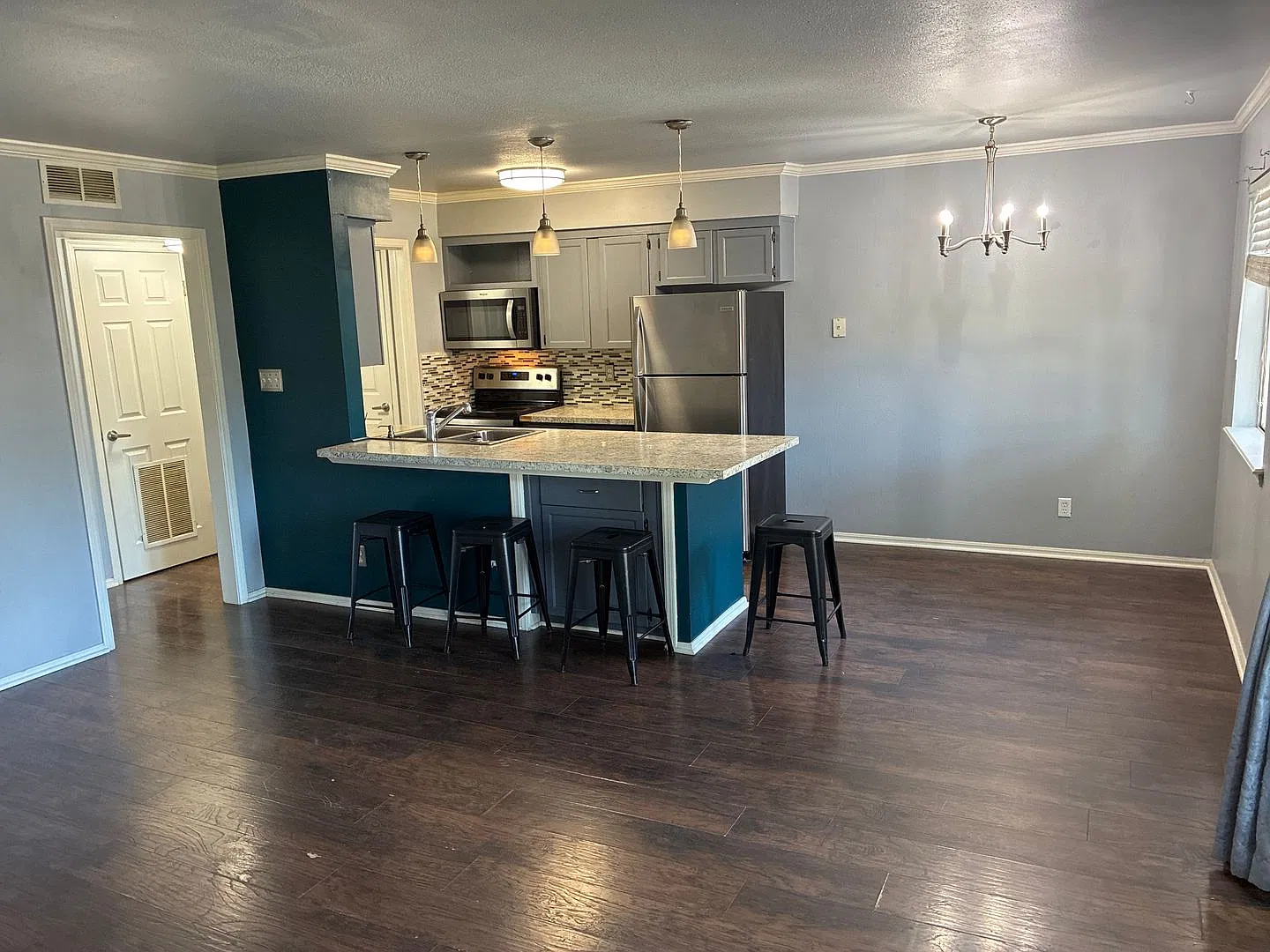 1 Bed / 1 Bath at Willow Creek Condos 68th & Yale $1100/month Washer/Dryer included — Photo 2