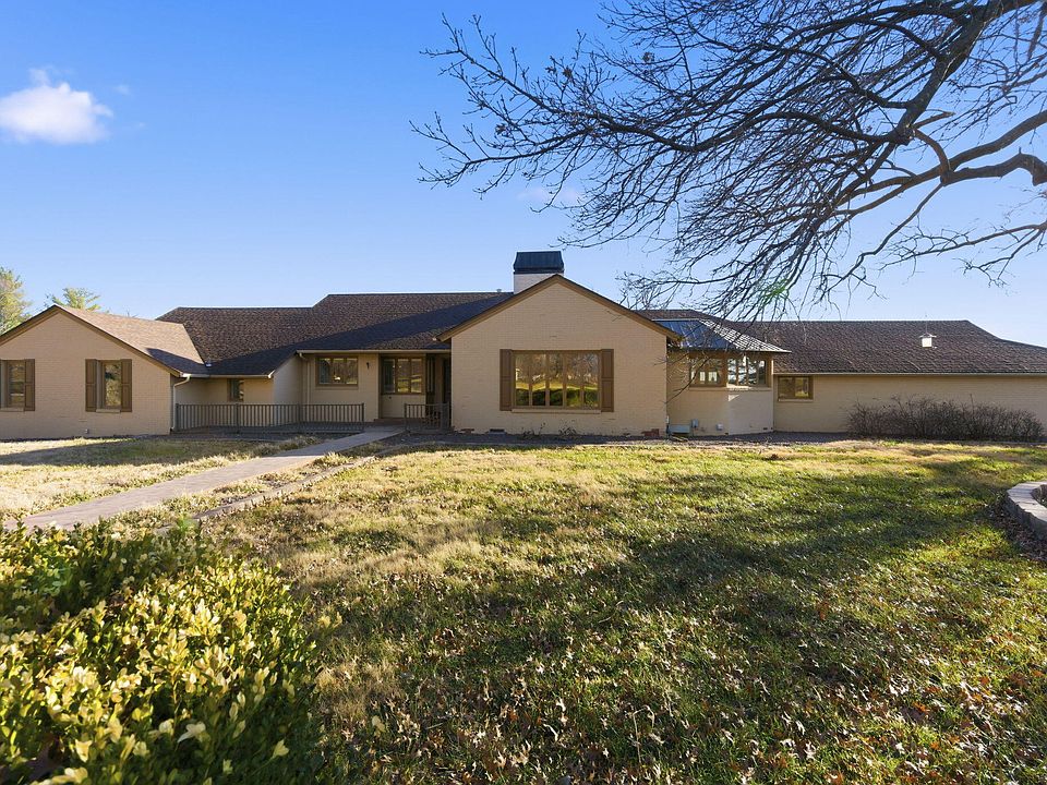 ハウスオンザヒル house on the hill 2点セット New $28M Compound Developed by Doug Prochilo Hits Market in Studio