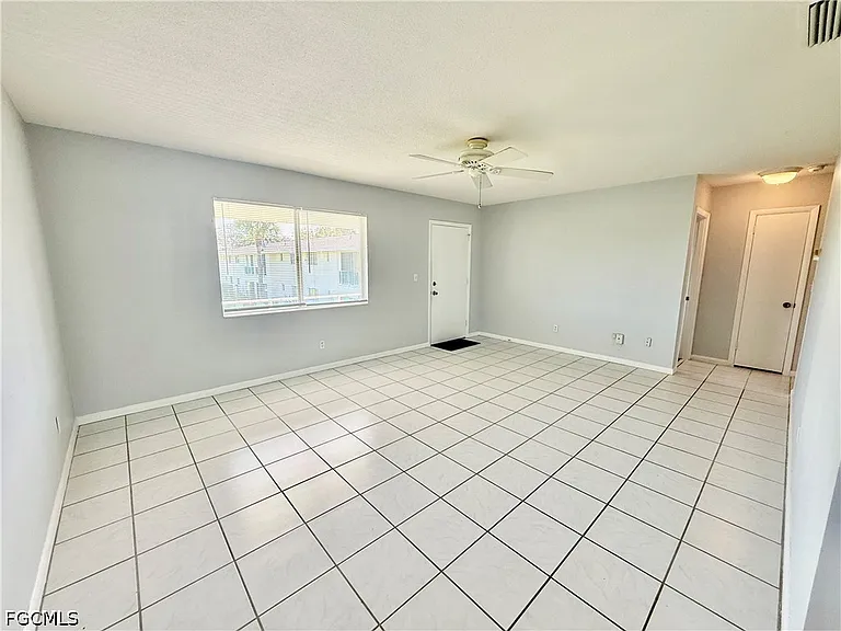 343 Joel Blvd #211D — Photo 11