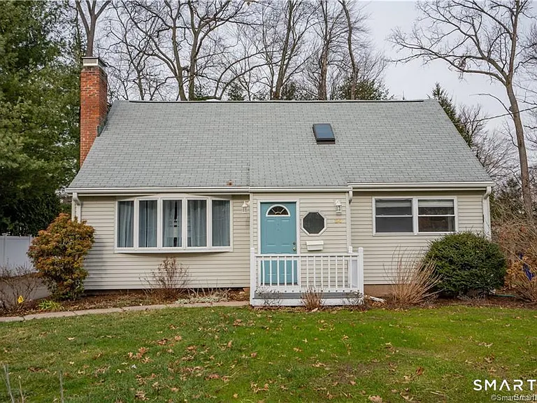 34 John Smith Dr — Photo 1