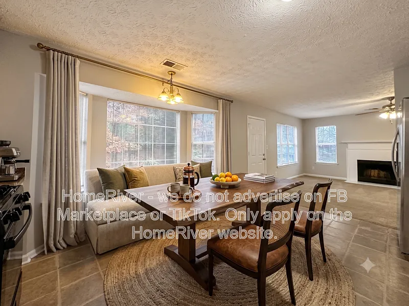 3 bed, 2.5 bath, 2437 sqft, $2,175 — Photo 3