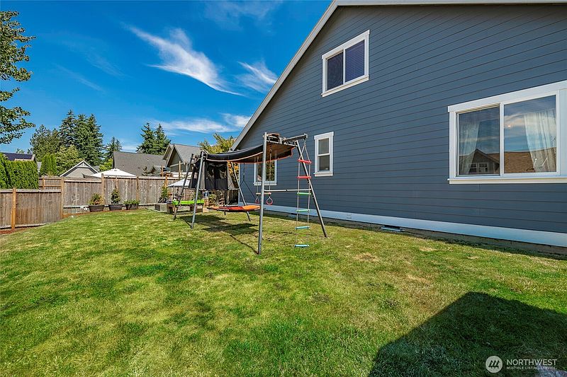 4th image of 1461 Lupin Street