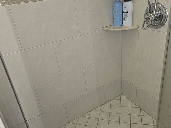 5th image of 276 Emerson Ave Room 3