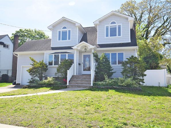 28 Karen Street, West Babylon, NY 11704