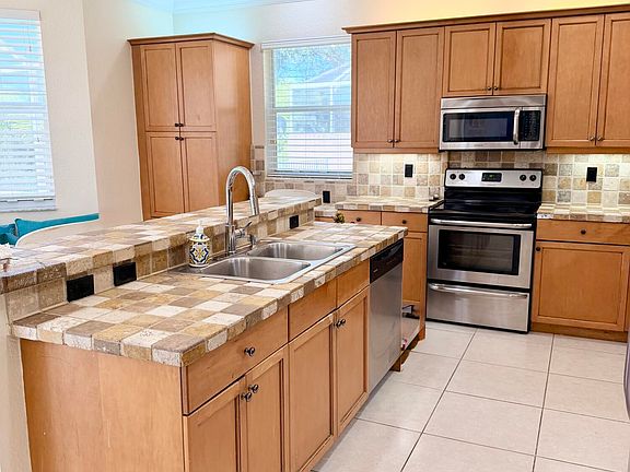 5th image of 7762 Oak Grove Circle