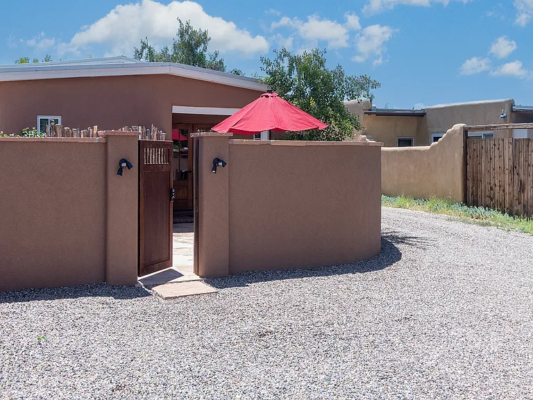 1713 Paseo De Peralta — Photo 24