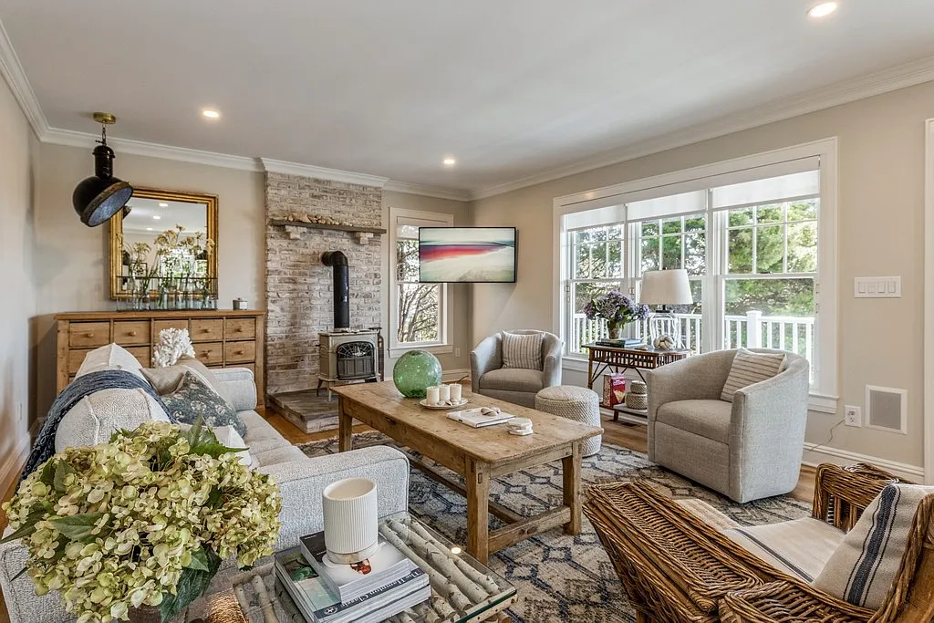 Outstanding Bay View South--Time Frames And Prices Below — Photo 3