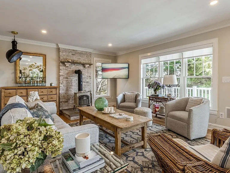 18 Cedar Dr — Photo 3