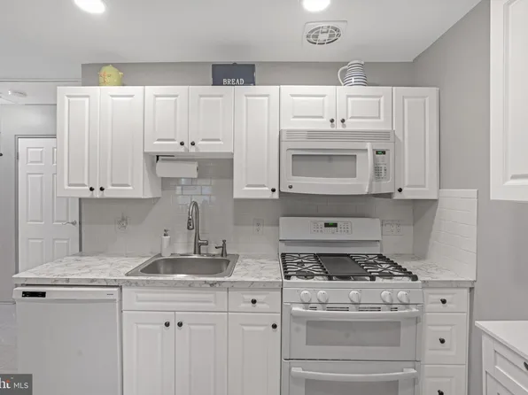 14 Robin St #B, Manchester Township, NJ 08759