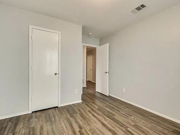 5th image of 2117 Lone Pecan Dr