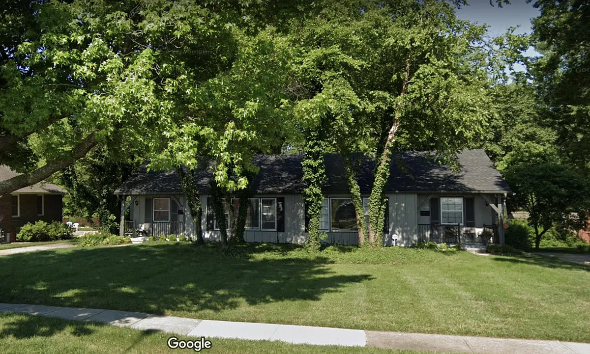 Wonderful Redbridge area! Full of new shopping and a nice place to take an evening walk. - 11108 Oak St
