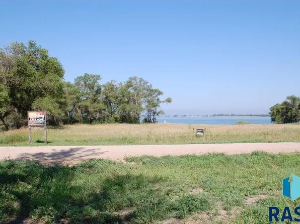 Gregs Dr, Lake Preston, SD 57249