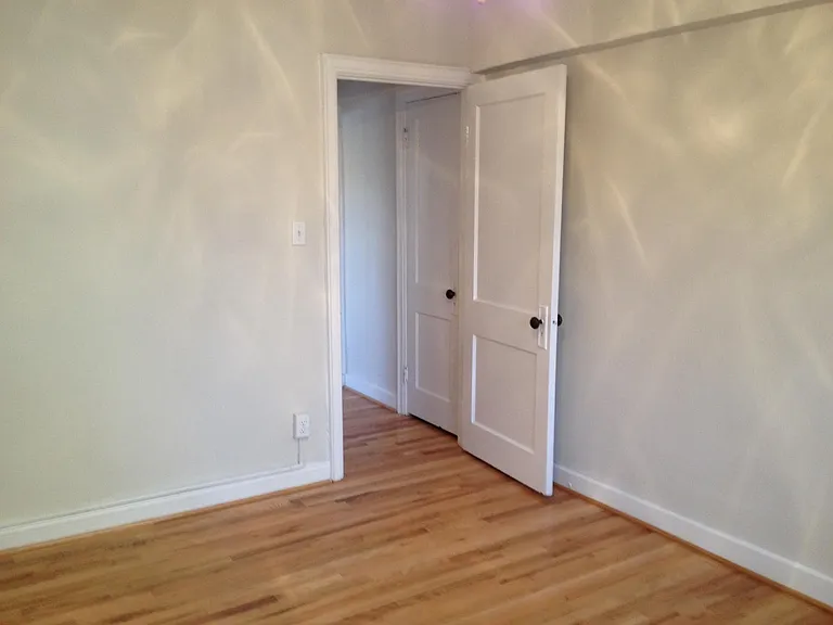 Longfellow Apartments — Photo 32