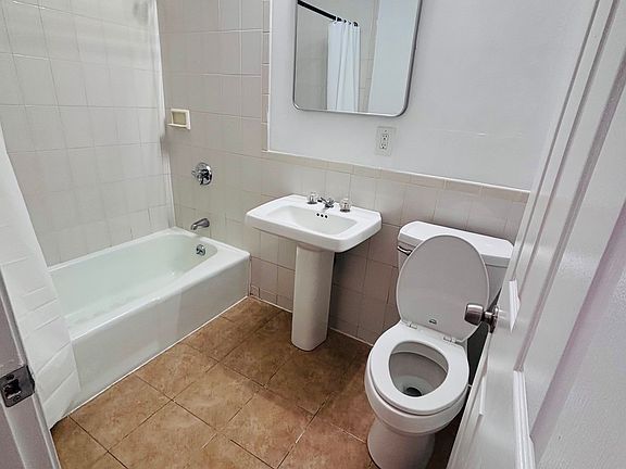 5th image of 7 Pembroke St APT 6