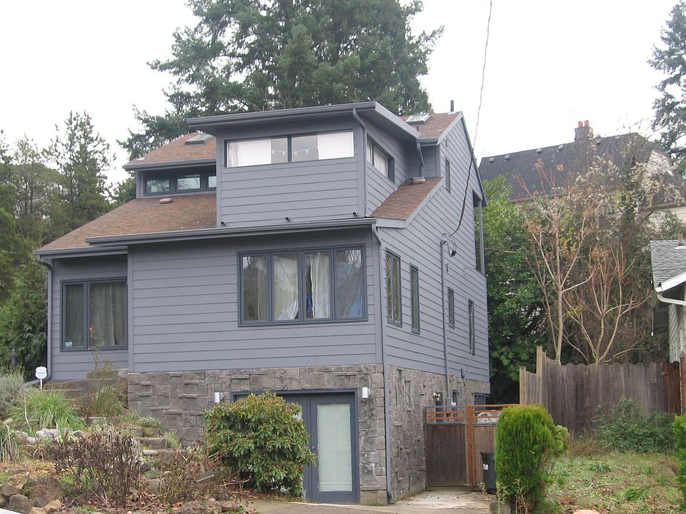 2nd image of 2562 NE 49th Ave