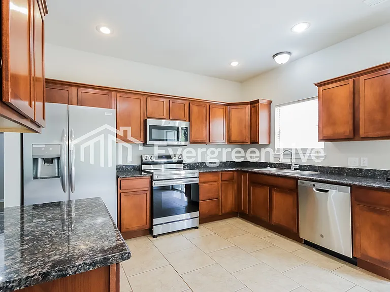 252 S Tamarind Cv — Photo 8